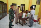 Babinsa Tegalarum Dampingi Penyaluran Bantuan Sembako di Wilayah Binaan 